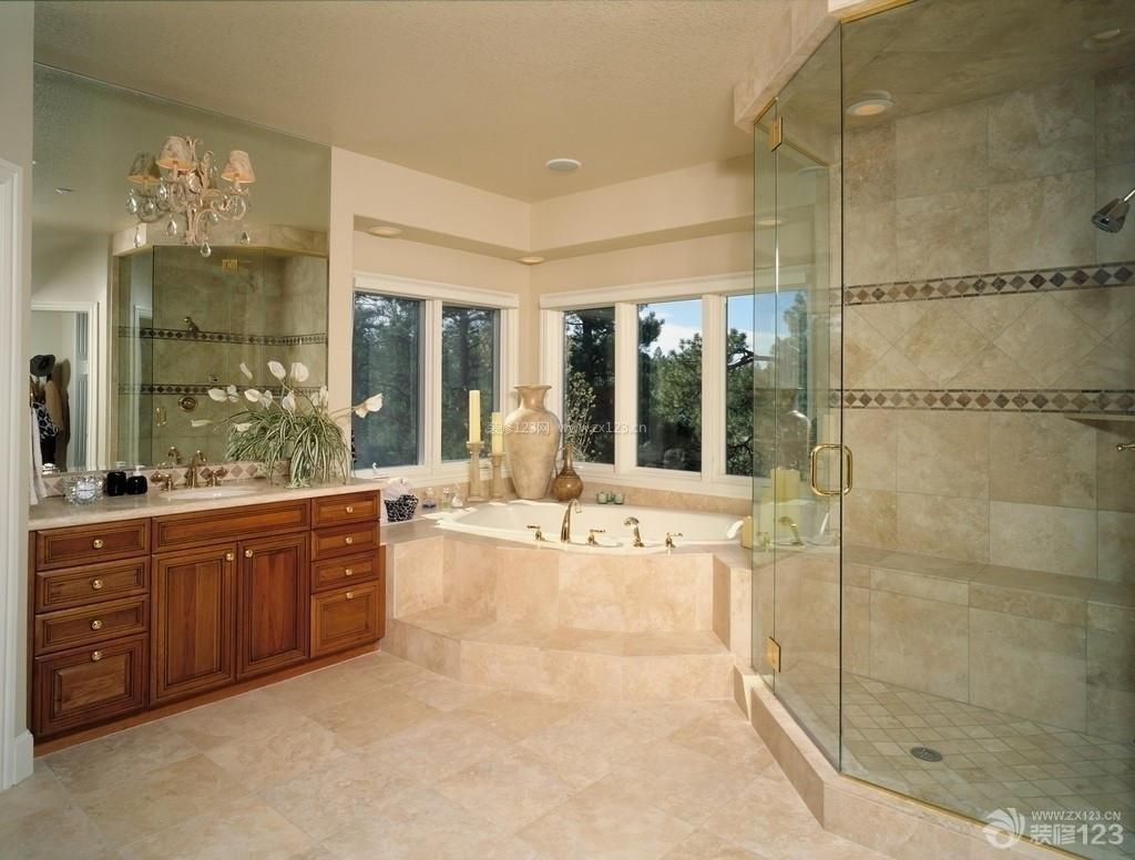 美式风格浴室玻璃隔断装修图片