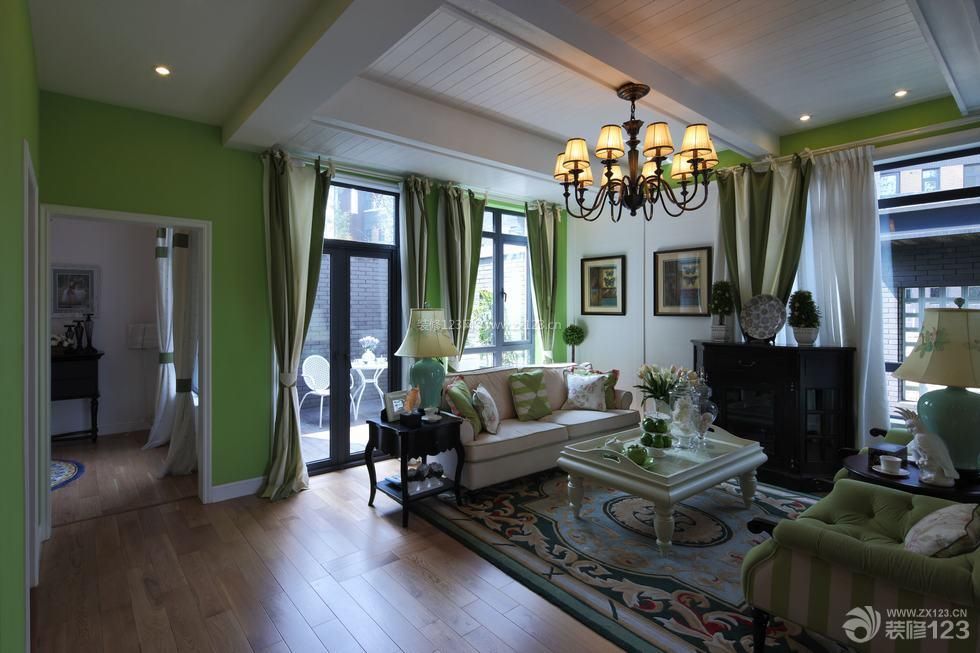 现代美式家庭休闲区浅褐色木地板装修图