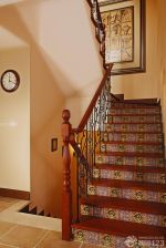 美式样板房铁艺楼梯扶手设计图片