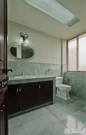 卫生间仿古砖效果图 卫生间推拉门效果图 装修混搭风格