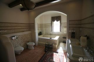 美式风格家庭卫生间仿古砖装修实景图