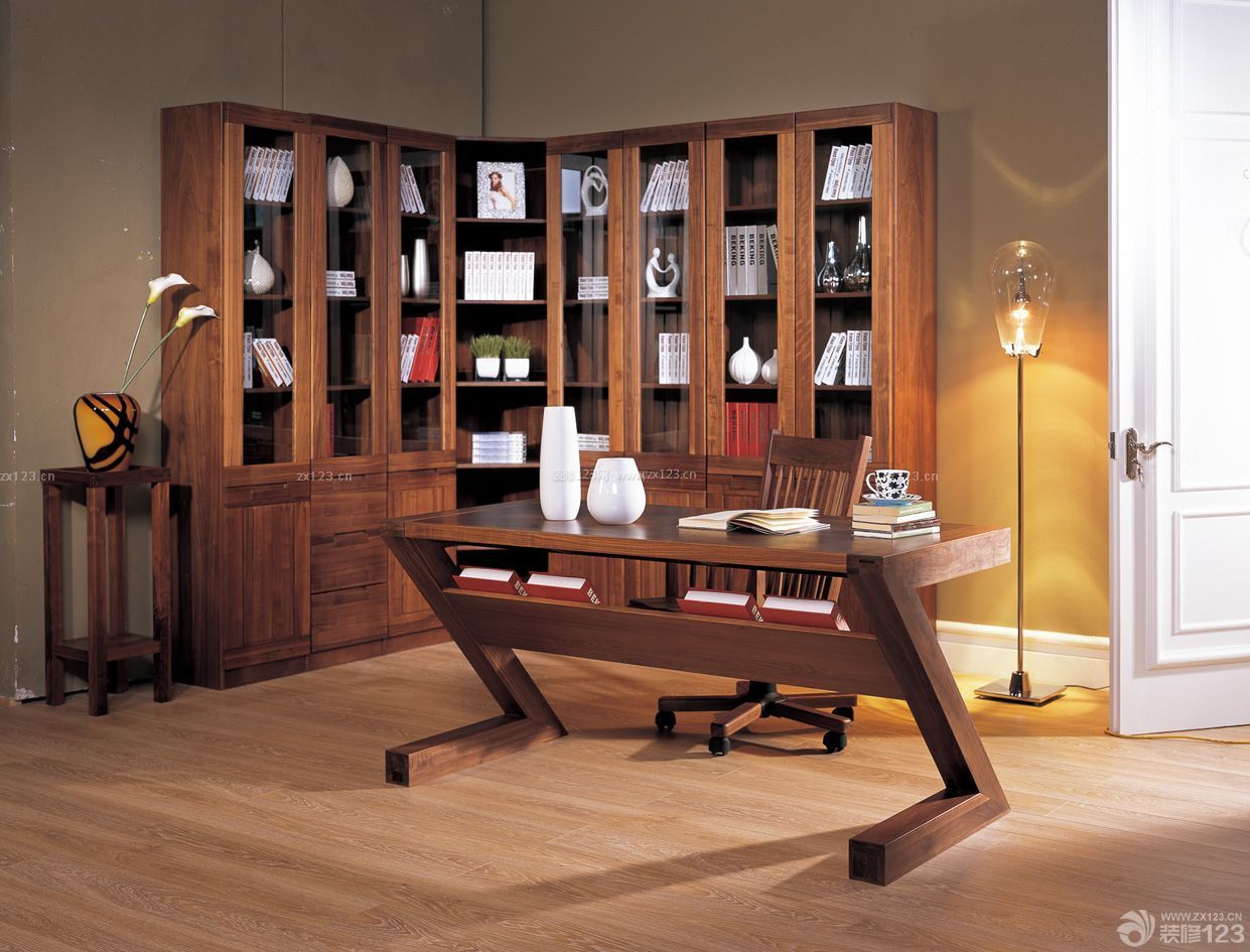 创意个性实木书房书柜装修实景图