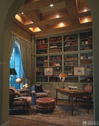 美式风格书房实木书柜装修样板房图片