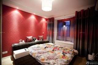 现代魅力家装卧室床头红色墙纸装饰实景图