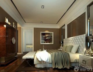 美式卧室双人床木质背景墙装修效果图