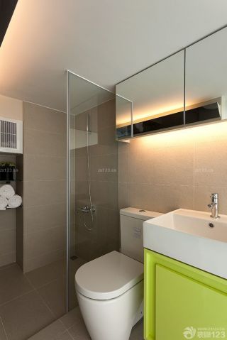 卫生间淋浴房玻璃隔断装修效果图