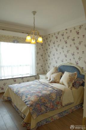 小户型卧室装修设计 卧室飘窗窗帘 小户型带阁楼装修
