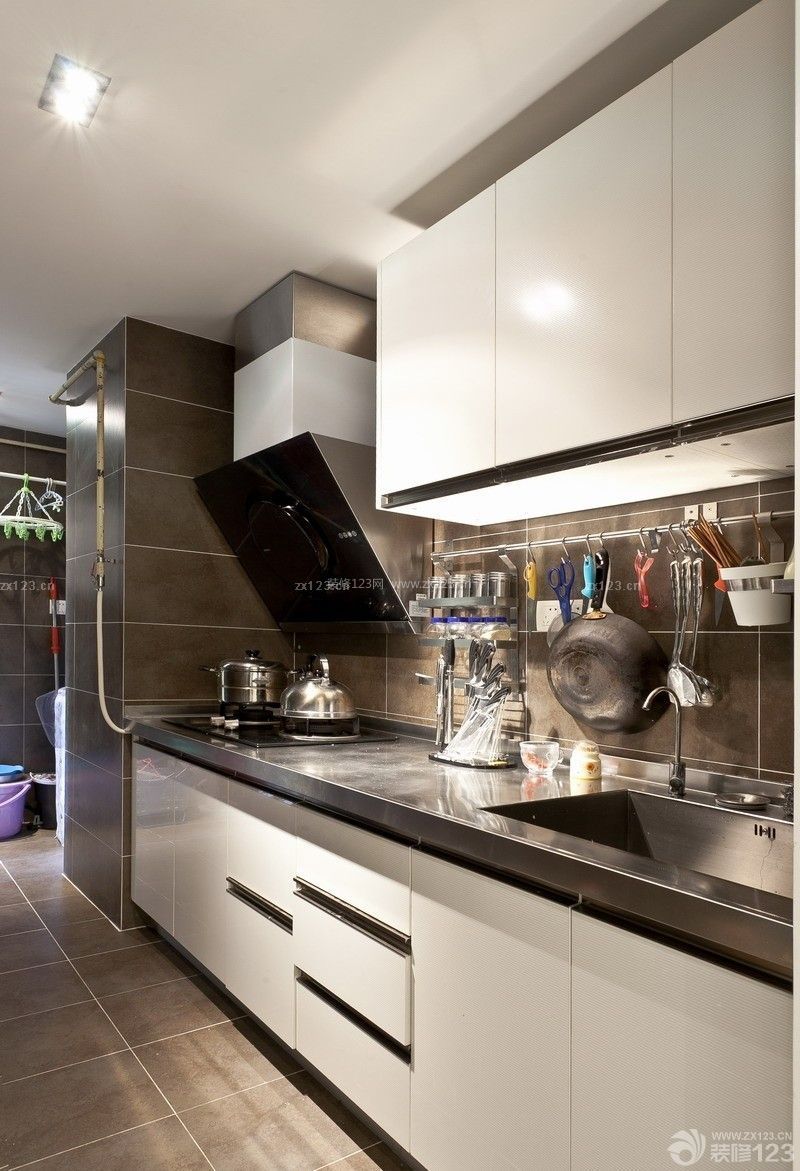 现代风格橱柜 6平米厨房装修效果图