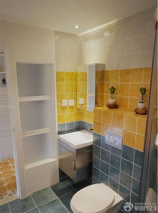最新小洋房家庭卫生间仿古砖装修效果图
