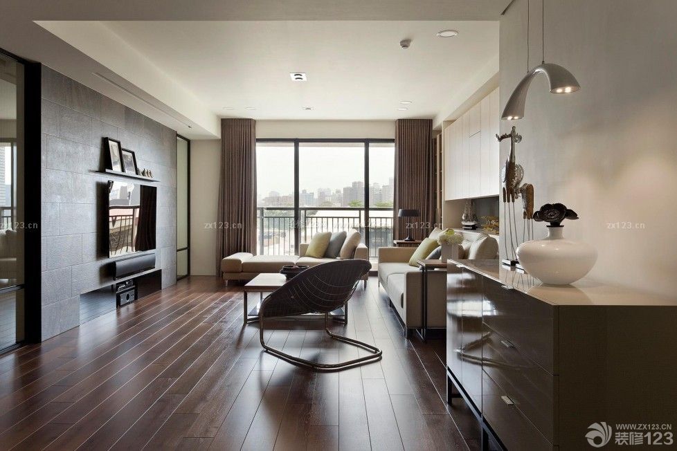 现代设计风格 时尚客厅 深褐色木地板