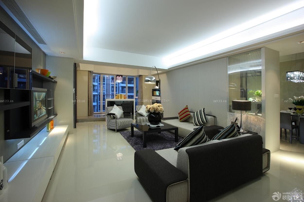现代设计风格长方形客厅组合沙发装修图