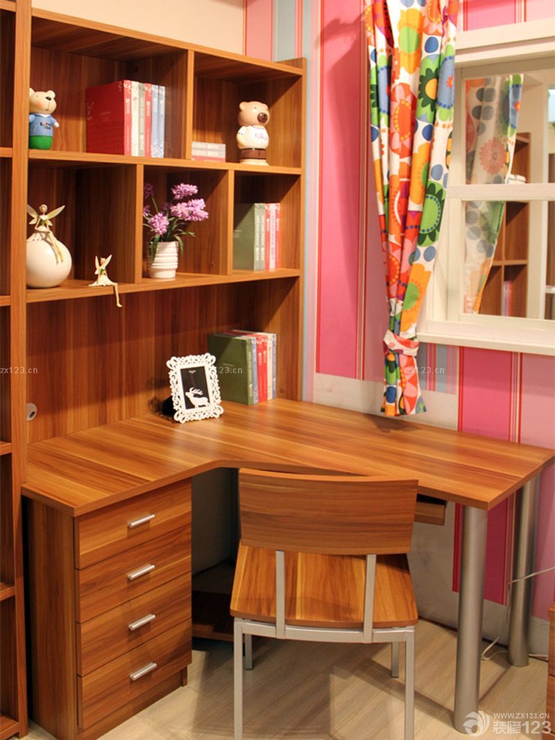 86平米家装转角实木写字台装饰实景图