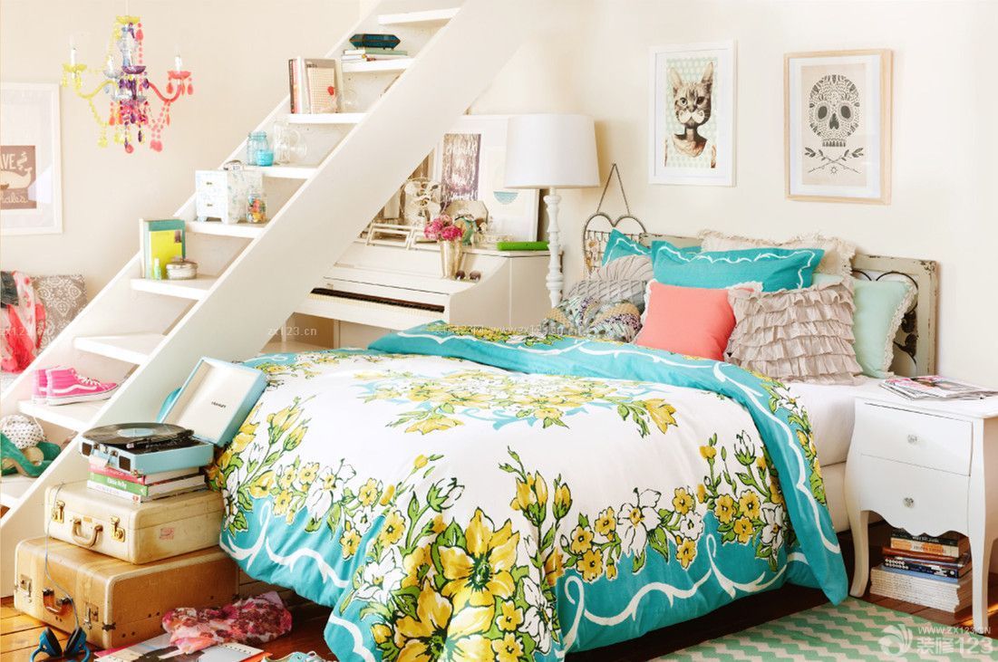 最新绚丽温馨小型卧室装修图片