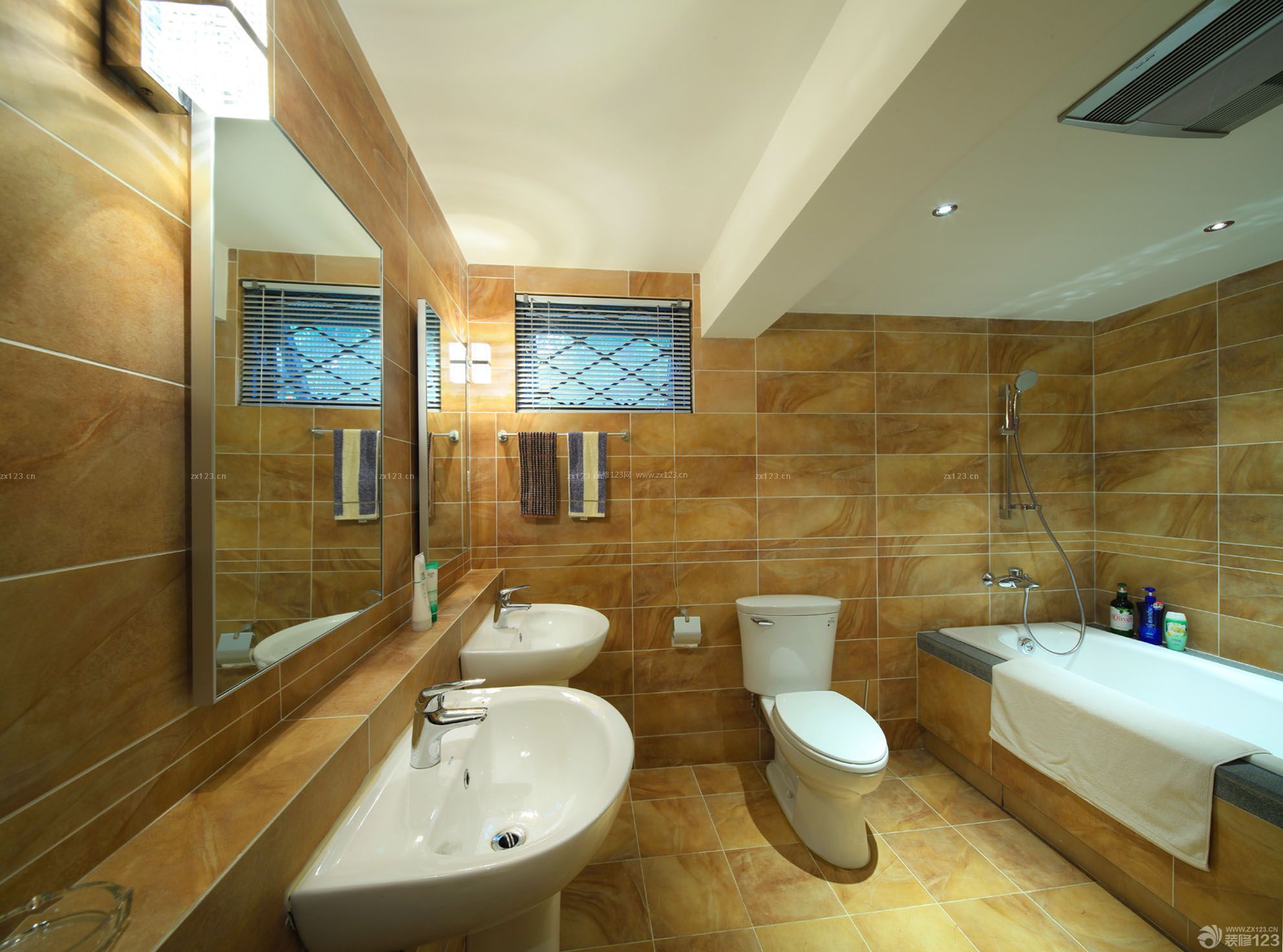 卫生间浴室装修图 家庭装修仿古砖效果图