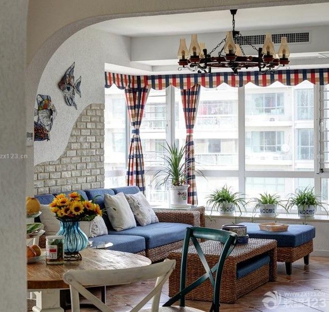 地中海风格时尚客厅室内多人沙发装修实景图