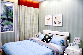 现代设计风格主卧室双人床条纹壁纸图片