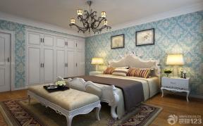 卧室颜色搭配双人床花纹壁纸图