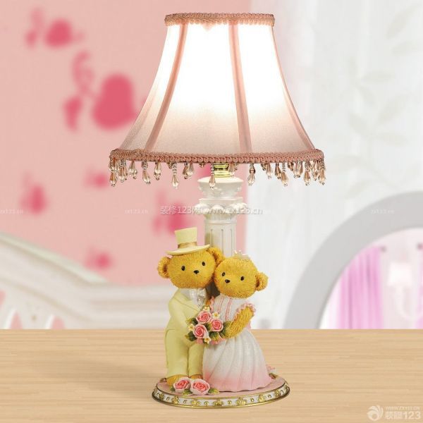 温馨粉色台灯设计图片