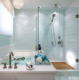 现代时尚浴室装修马赛克设计实景图