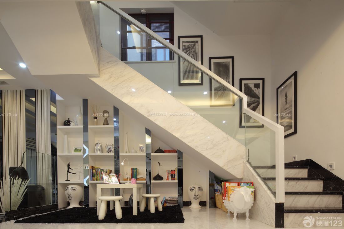 创意现代玻璃楼梯扶手设计实景图