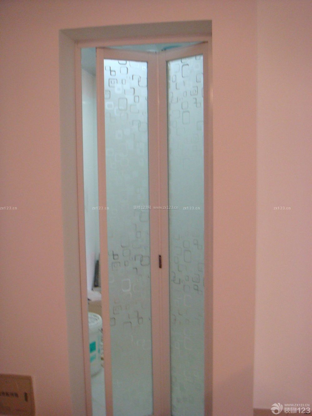 卫生间折叠门装修设计效果图片