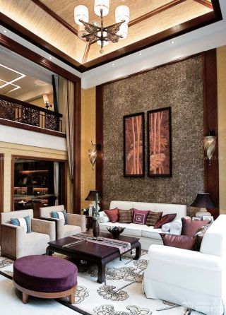 东南亚风格设计复式住宅挑高客厅装修背景墙装饰实景图