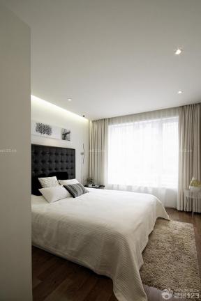 现代设计风格 卧室装修设计 双人床 地毯
