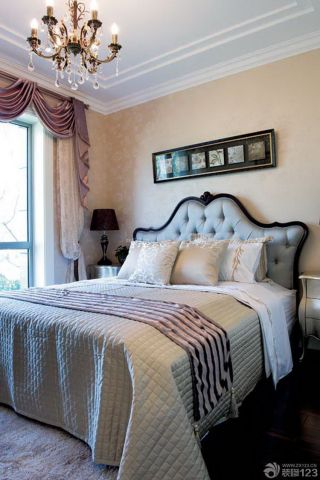 古典家居主卧室双人床背景墙装饰实景图