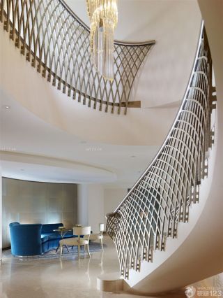 现代时尚别墅不锈钢楼梯扶手设计实景图