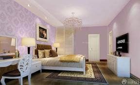 粉红色壁纸主卧室双人床装修图欣赏