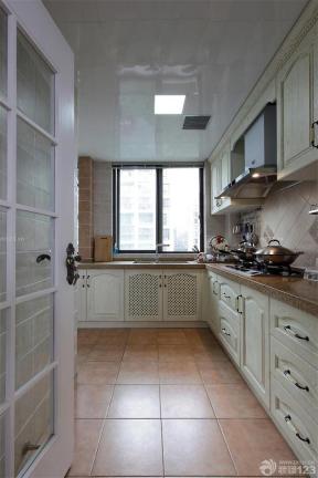 整体厨房 厨房设备 白色橱柜 