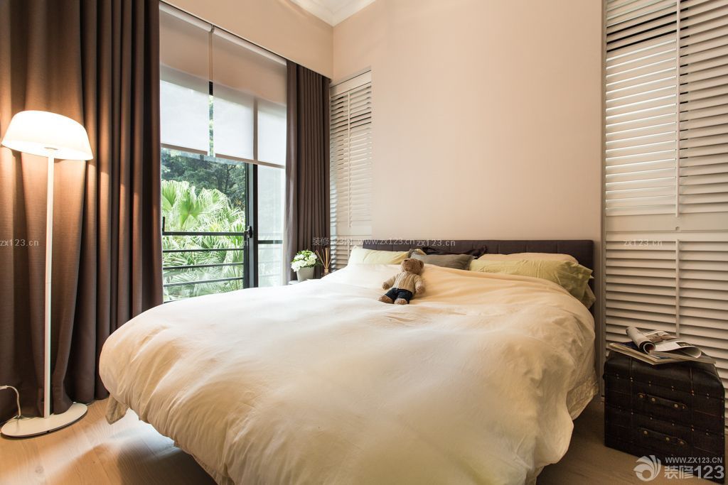 现代家居卧室纯色窗帘设计案例欣赏