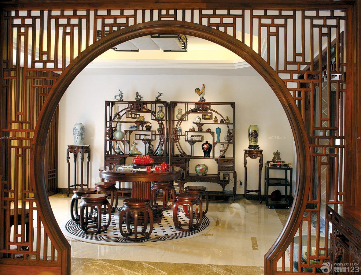 最新起居室中式镂空隔断设计实景图