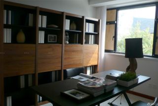 130平米书房实木书柜图片