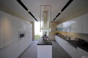 现代设计风格厨房设备装修效果图片