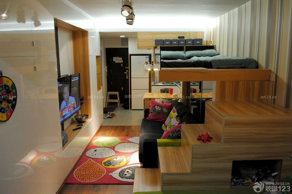 小户型空间创意木床设计图
