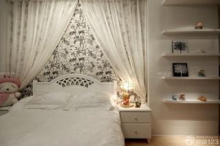 女生小房间卧室装饰图片 
