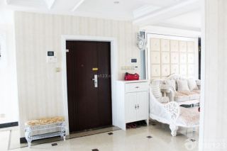 白色典雅最新二室一厅欧式风格门设计图