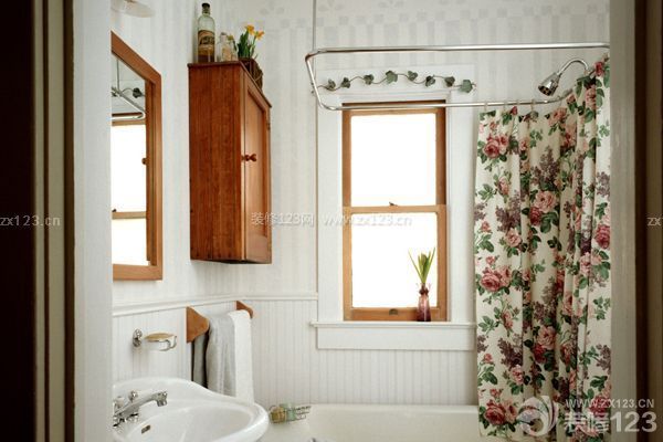 室内装修省钱方案——浴室玻璃隔断采用浴帘隔断