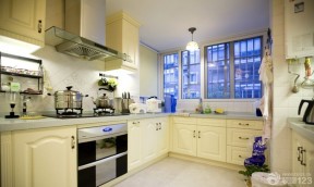 最新家装整体厨房白色橱柜装修实景图片赏析