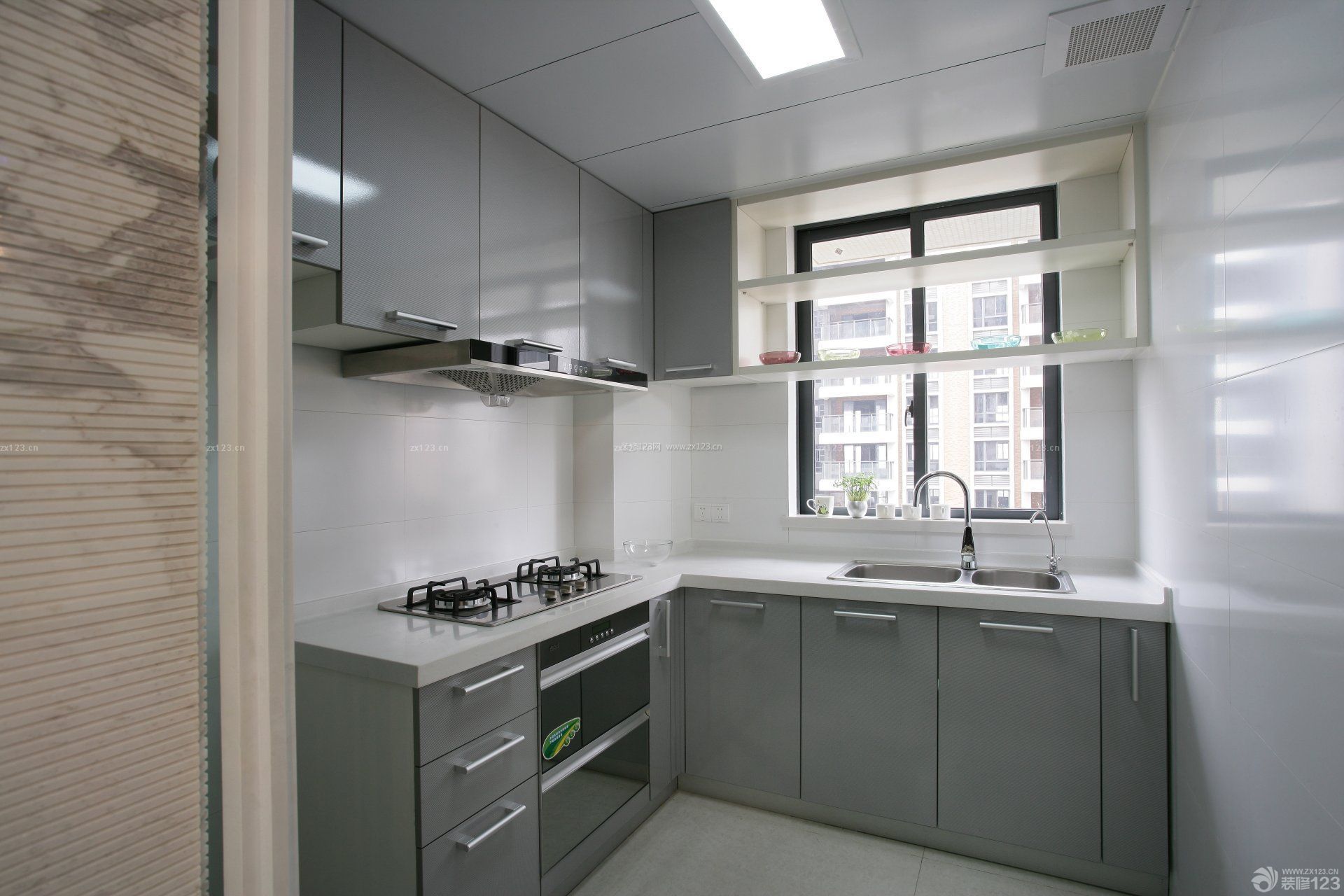 小厨房灰色橱柜装修图片_装信通网效果图
