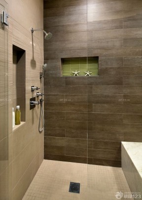 家庭浴室小格子地砖装修实景图