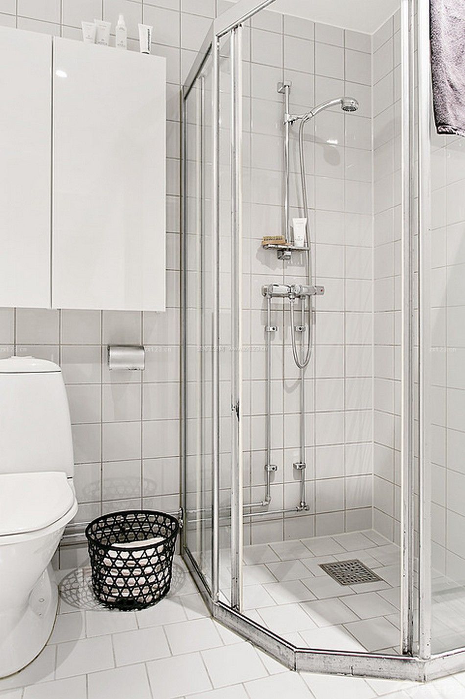 卫生间设计玻璃隔断效果图