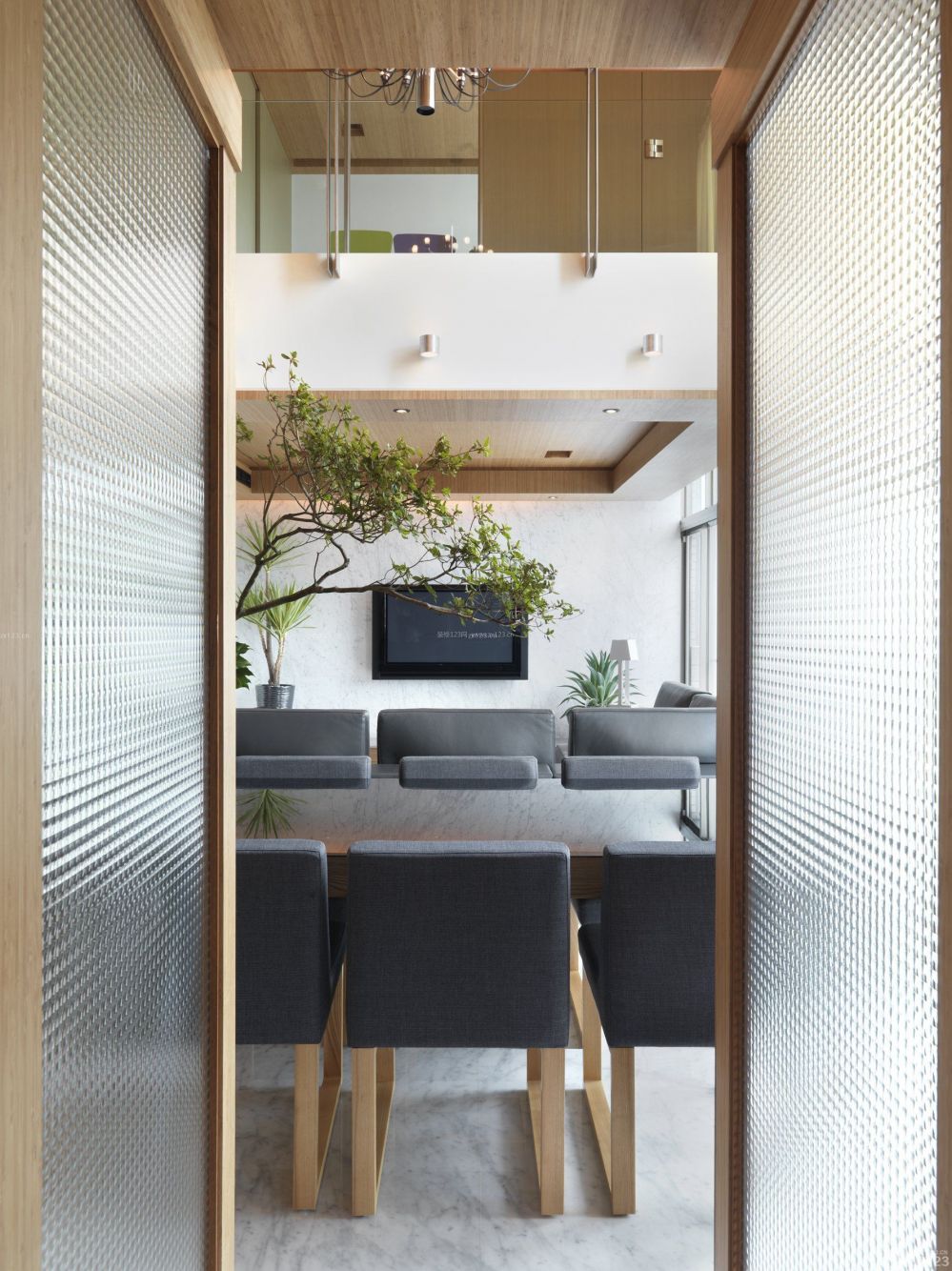 经典后现代风格隔断造型设计样板图片_装信通网效果图