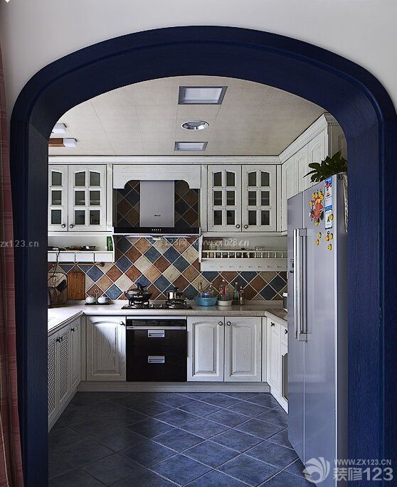地中海风格瓷砖整体厨房拱形门洞装修实景图