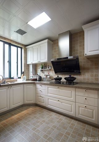 冷色调家庭室内欧式厨房瓷砖装修样板房