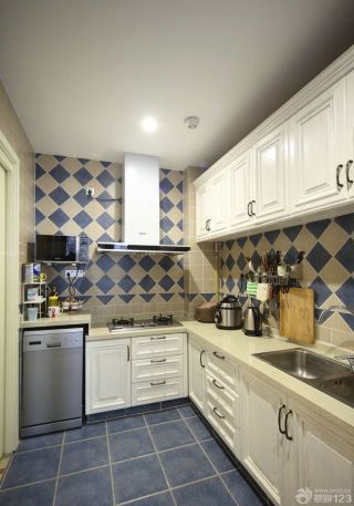 86平米小户型厨房墙面瓷砖装修图片
