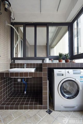 70平米房子阳台洗衣机装修实景图