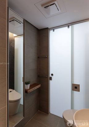 7平米卫生间装修 卫生间玻璃门
