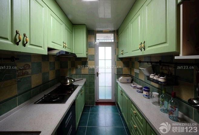 小户型阳台改厨房绿色橱柜设计图片